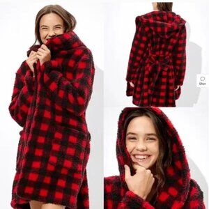 American Eagle Outfitters Red and Black Buffalo Plaid Fleece Hooded Robe Size XL
